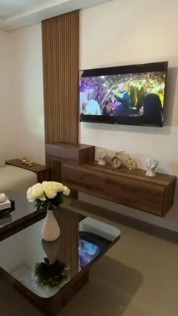 Meuble TV et boiserie murale